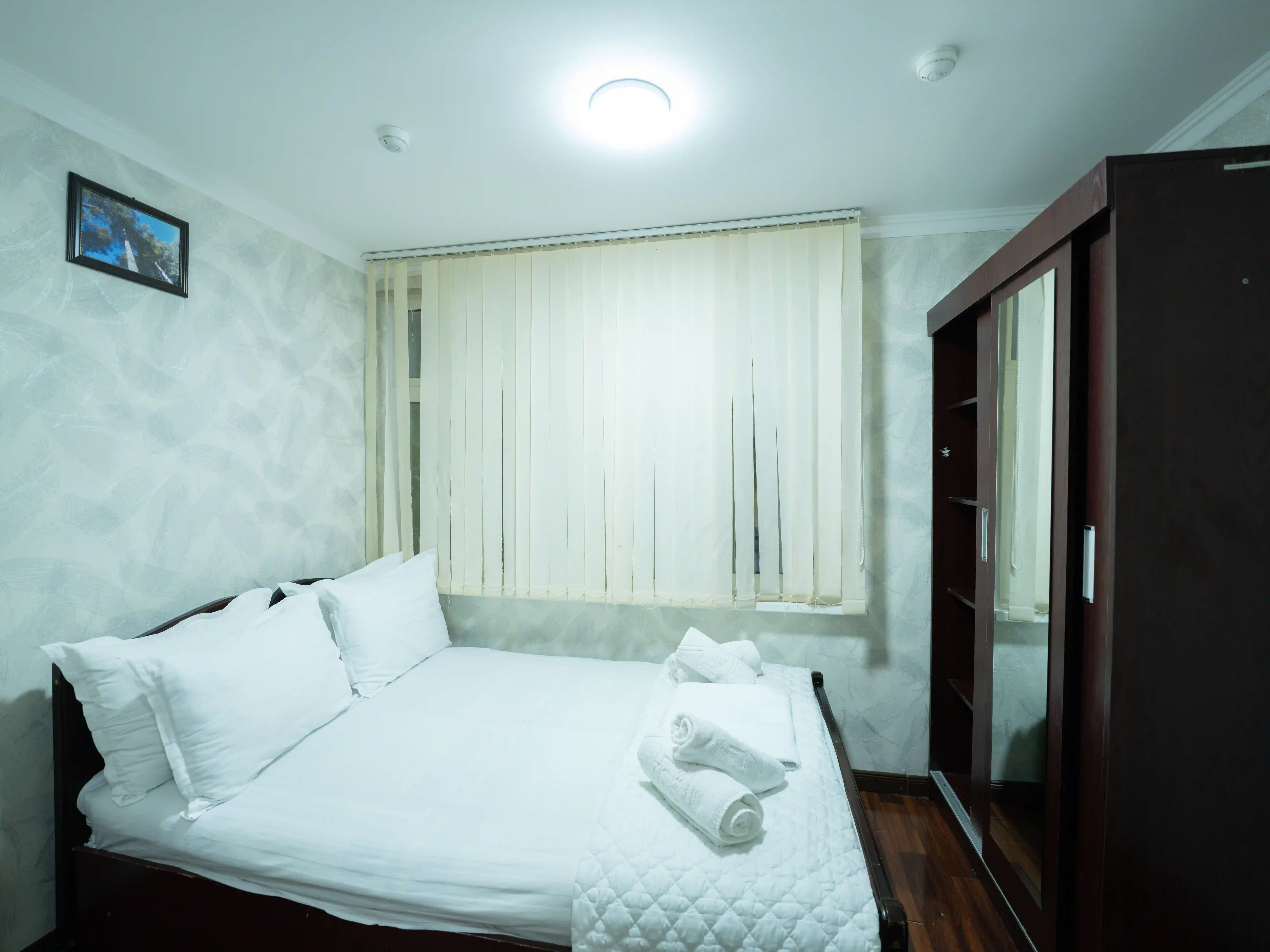 8-person Cottage Interior 4